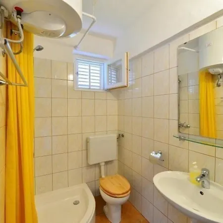 Ferienwohnung Mit Balkon - B56693 * Рогозница