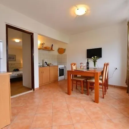 Ferienwohnung Mit Balkon - B56693 *